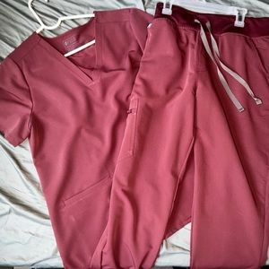 FIGS CHERRY RED SIZE LARGE